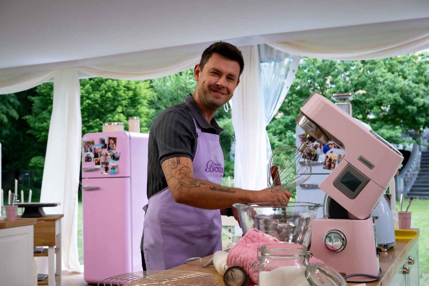 „Das große Backen“ heute: Süßer Krimi um Biskuitrollen, Buchteln & ein Tatort zum Anbeißen 1819791