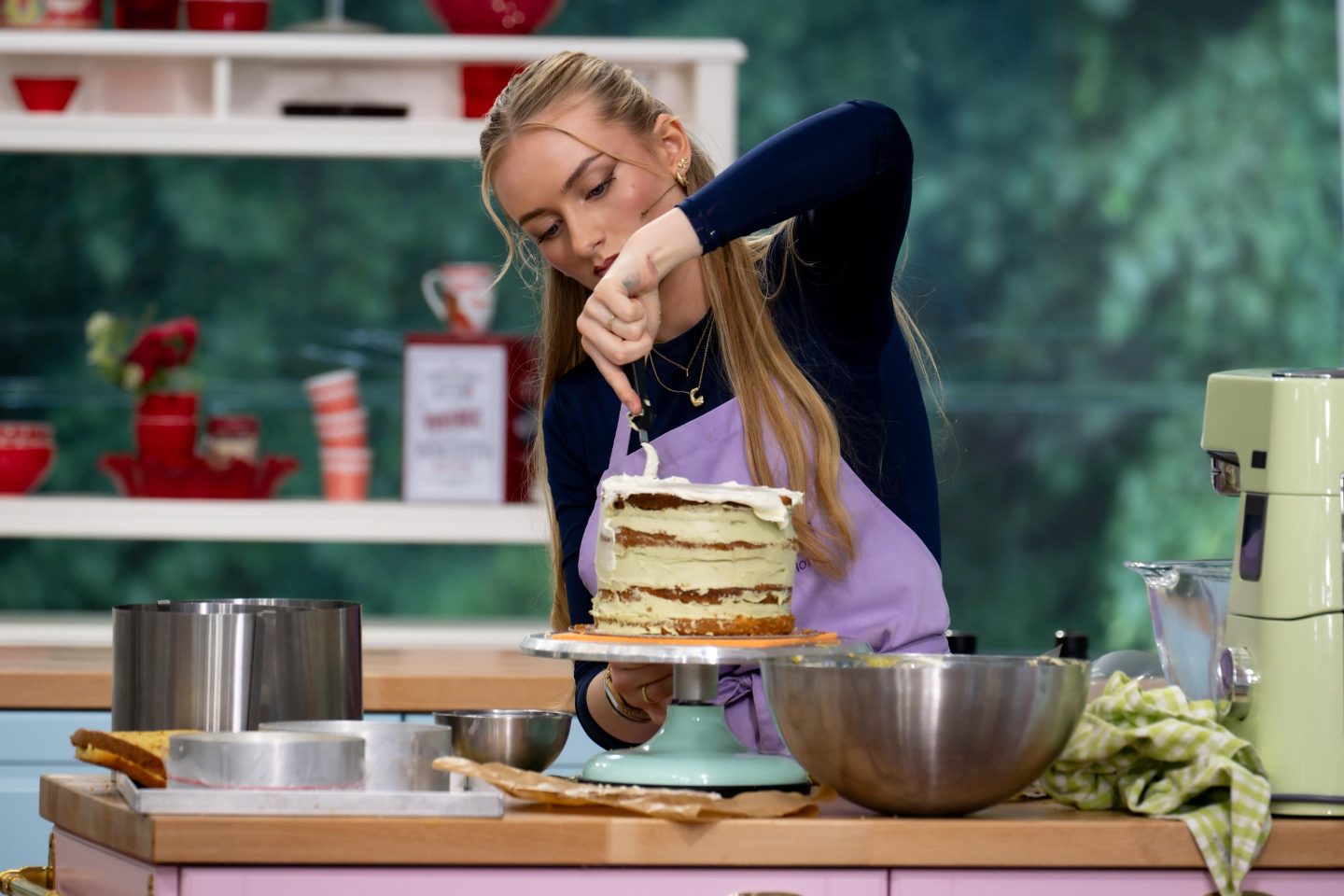 Heute bei „Das große Backen“: Hobbybäcker am Limit – Schwarzwälder Mini-Törtchen bringen Nerven zum Kochen