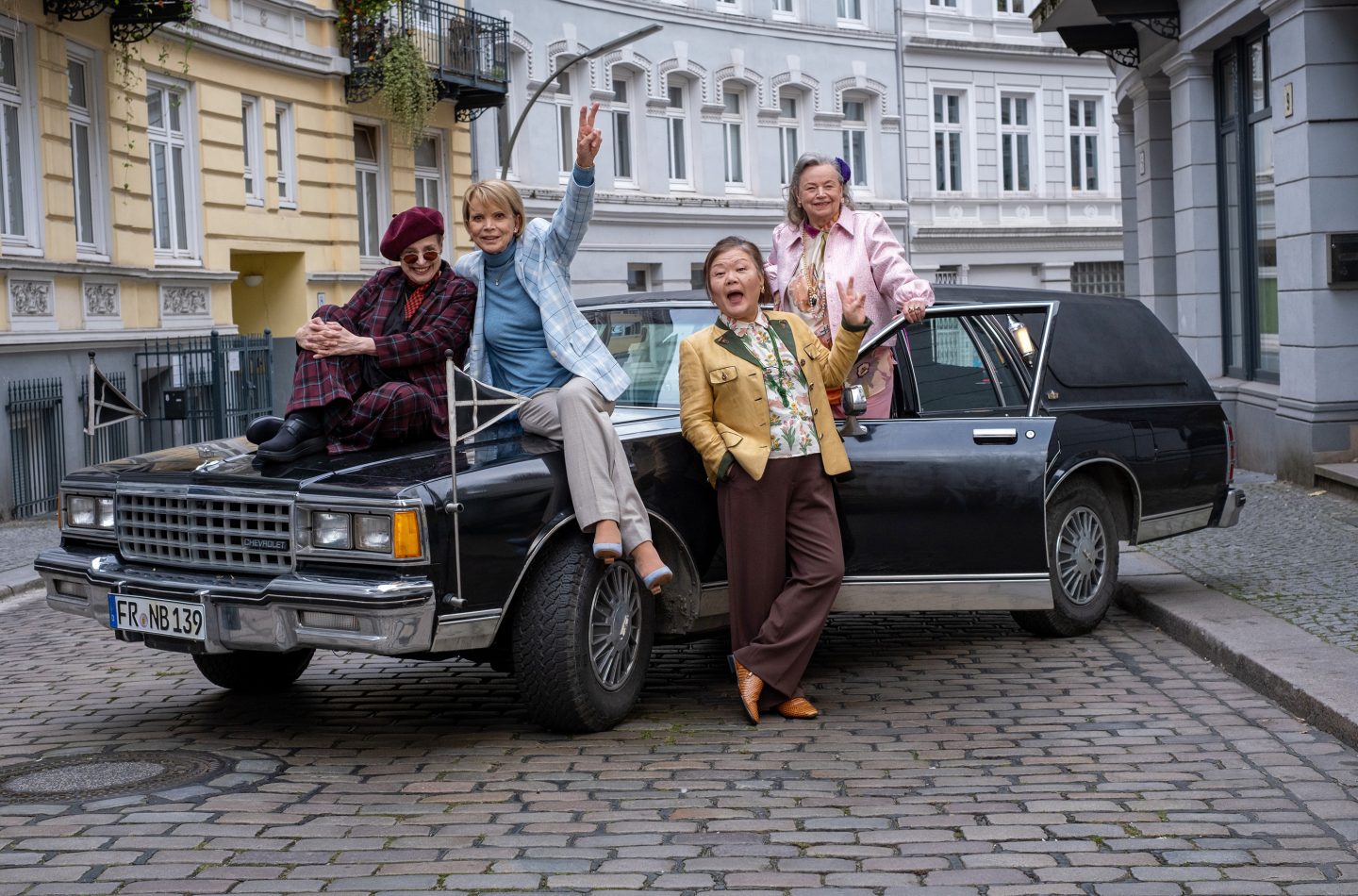 „Wir vier und der Enkeltrick“: Diese Omas lassen sich nichts mehr gefallen – So lustig wird heute der „FilmMittwoch“ mit Uschi Glas