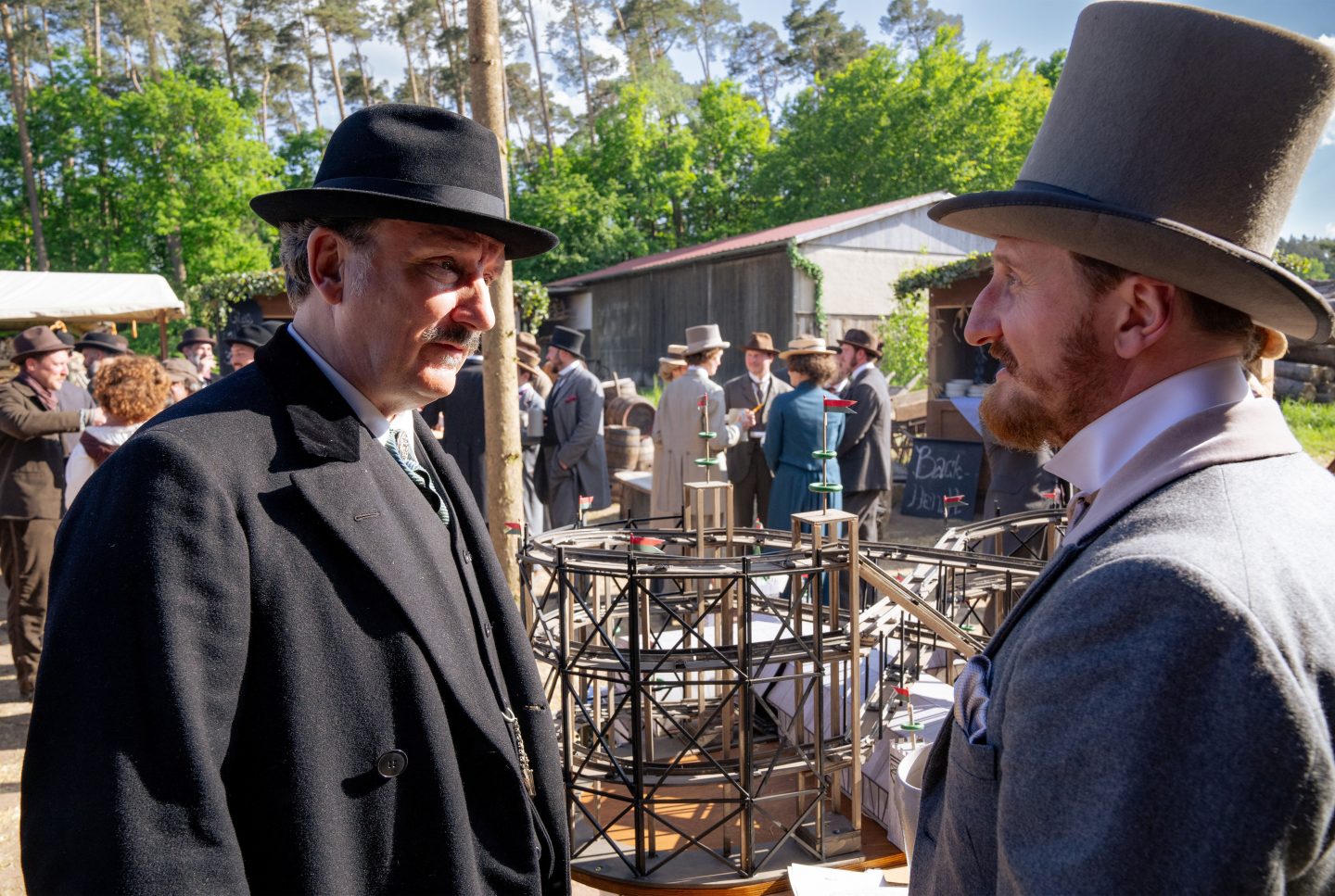 Oktoberfest 1905: Liebe, Intrigen und ein tödliches Duell – ARD zeigt alle Folgen heute an einem Stück 1 Oktoberfest 1905: Liebe, Intrigen und ein tödliches Duell – ARD zeigt alle Folgen heute an einem Stück 2 F1 Oktoberfest 1905