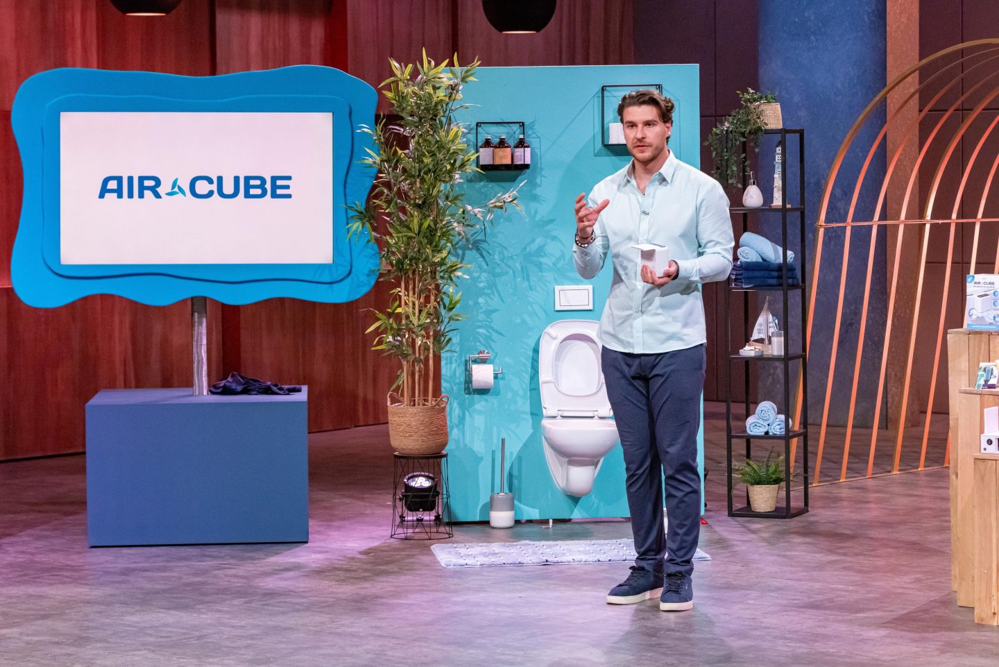 WC-Gerüche adé: AIR CUBE bei die "Höhle der Löwen" – Sensor saugt ab, Ionen reinigen ganz ohne Chemie & ohne Filterwechsel 4D891