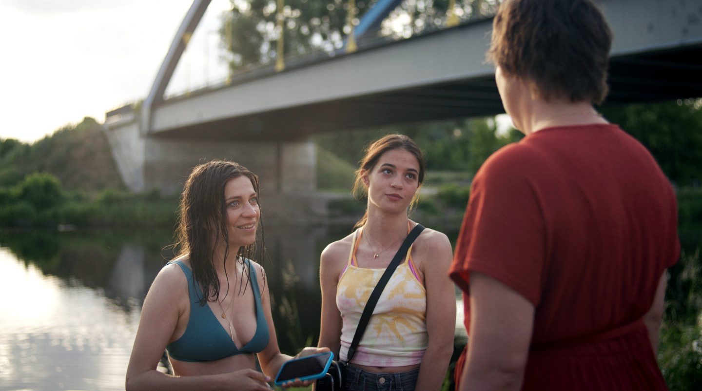 „Wolfswinkel“ heute im Ersten: Wenn Heimat, Freundschaft und Hass aufeinanderprallen 2 „Wolfswinkel“ heute im Ersten: Wenn Heimat, Freundschaft und Hass aufeinanderprallen 4 Wolfswinkel