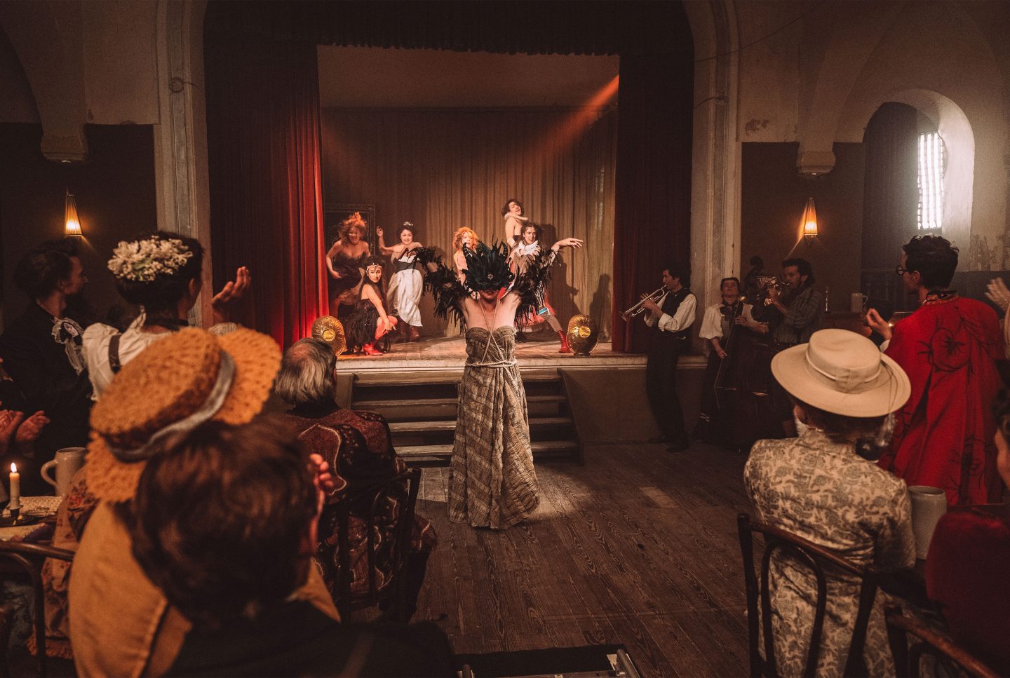 Oktoberfest 1905: Liebe, Intrigen und ein tödliches Duell – ARD zeigt alle Folgen heute an einem Stück 2 Oktoberfest 1905: Liebe, Intrigen und ein tödliches Duell – ARD zeigt alle Folgen heute an einem Stück 5 F1 Oktoberfest 1905