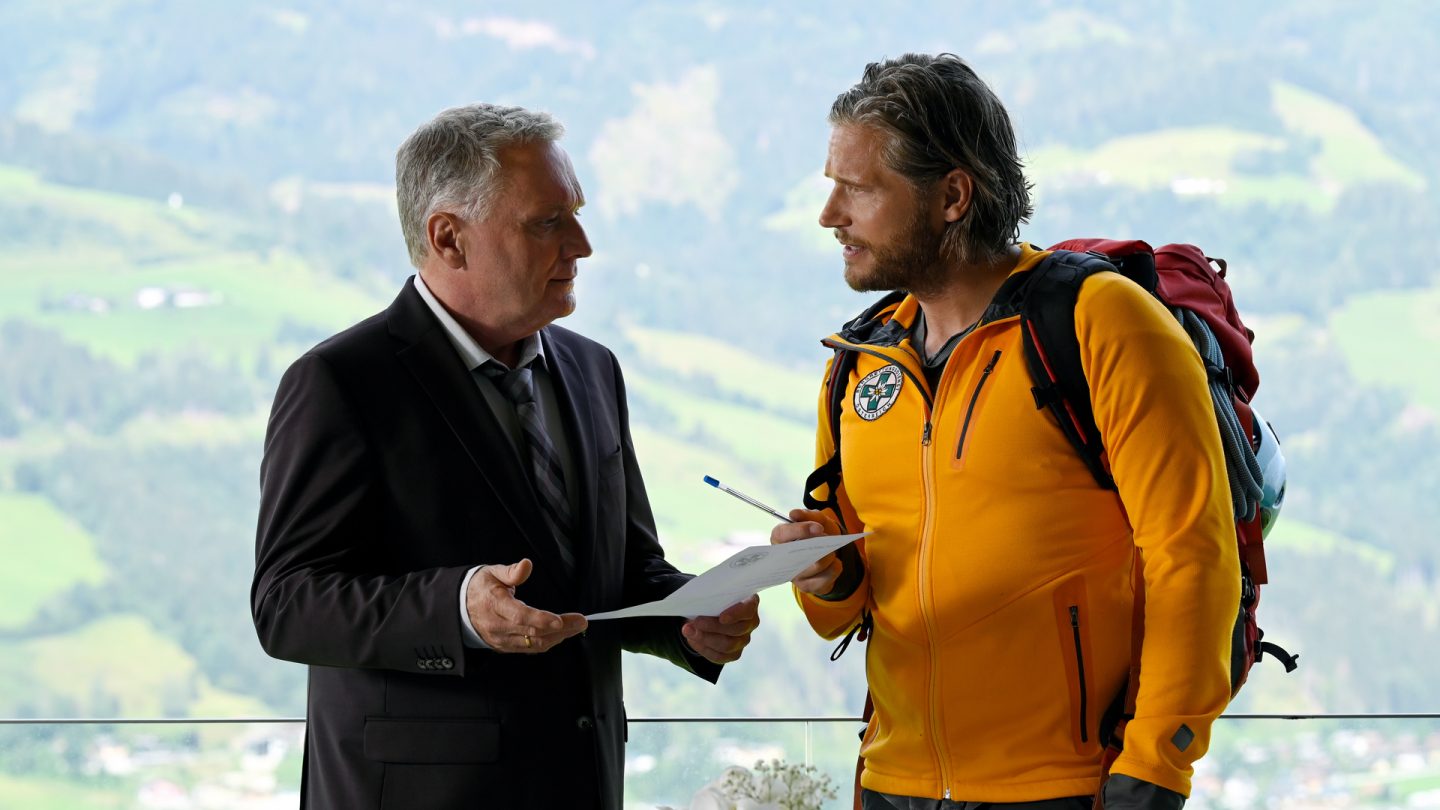 „Die Bergretter“ heute: Drama um verbotene Affäre – Till stürzt bei Abrechnung mit Charly ab 83136 4 1