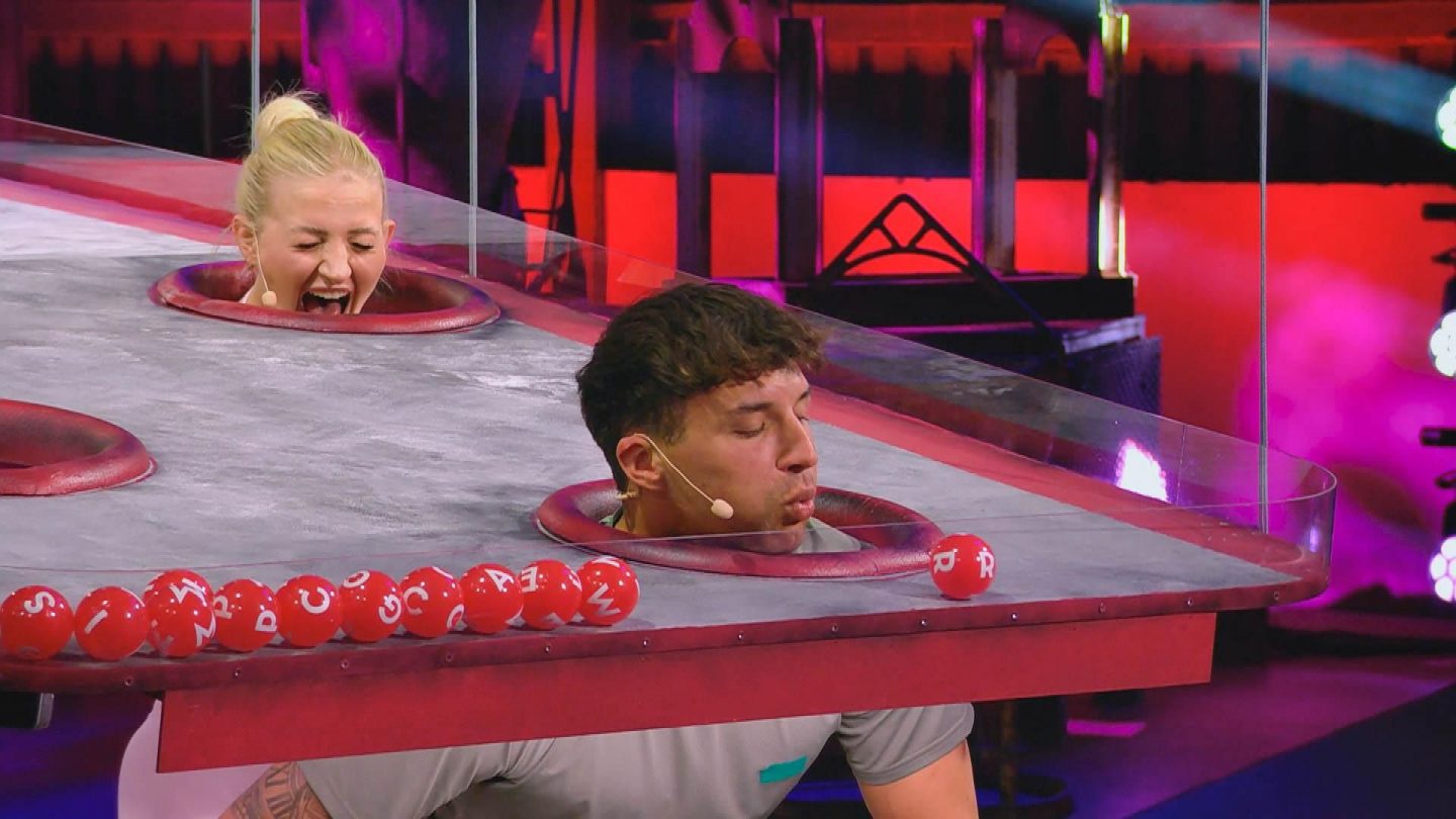 Schock-Auszug bei „Sommerhaus der Stars“ 2025: Hanka bricht in Folge 2 völlig zusammen 1 Schock-Auszug bei „Sommerhaus der Stars“ 2025: Hanka bricht in Folge 2 völlig zusammen A8859 1