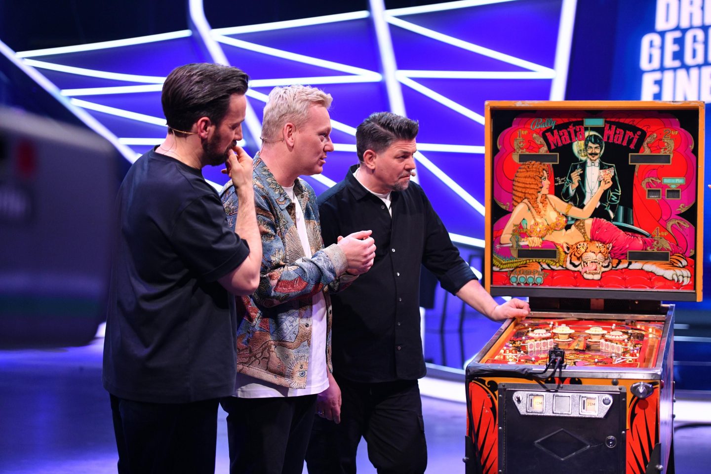 Knossi, Tim Mälzer und Jan Köppen fordern die Champions heraus – „Drei gegen Einen“ startet mit neuer Staffel
