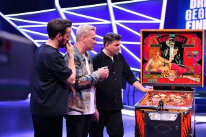 Knossi, Tim Mälzer und Jan Köppen fordern die Champions heraus – „Drei gegen Einen“ startet mit neuer Staffel