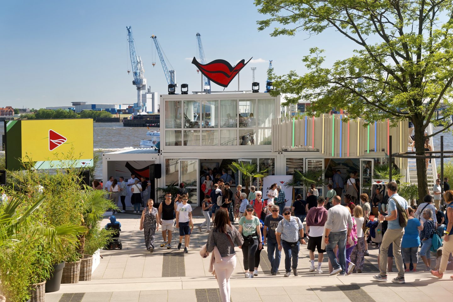 Hamburg Cruise Days 2025: AIDAperla bei spektakulärer Parade – Kreuzfahrtfieber an der Elbe Hamburg Cruise Days DA an der Elphi