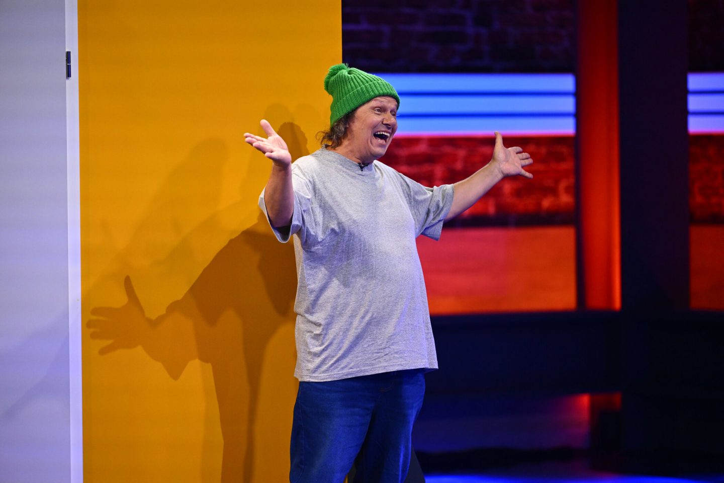 „Der wusste wirklich viel“: Manni Ludolf ersetzt Erotik-Ikone Dolly Buster bei „Deutschlands dümmster Promi“