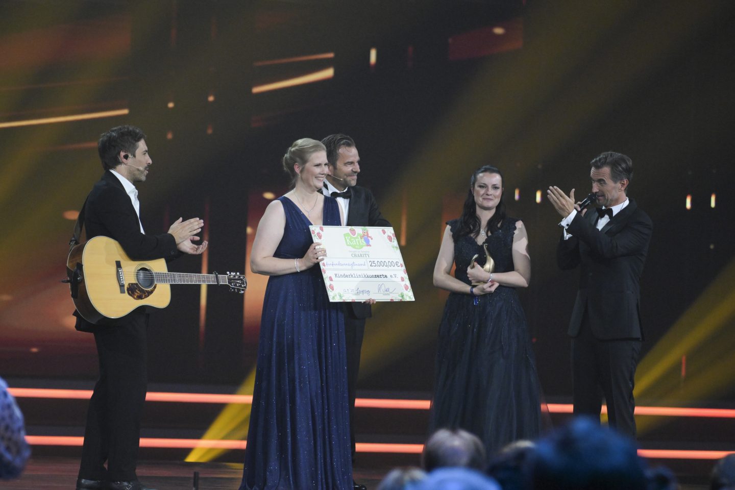 Goldene Henne 2025: Große Jubiläumsgala in Leipzig – mit Comeback, Tränen und emotionalen Momenten OWL 2586