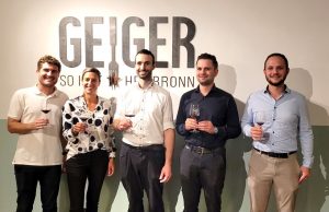Heilbronner Weindorf 2025: KI-Sommelier Vinolin fordert Sommelière heraus – wer hat den besseren Riecher?
