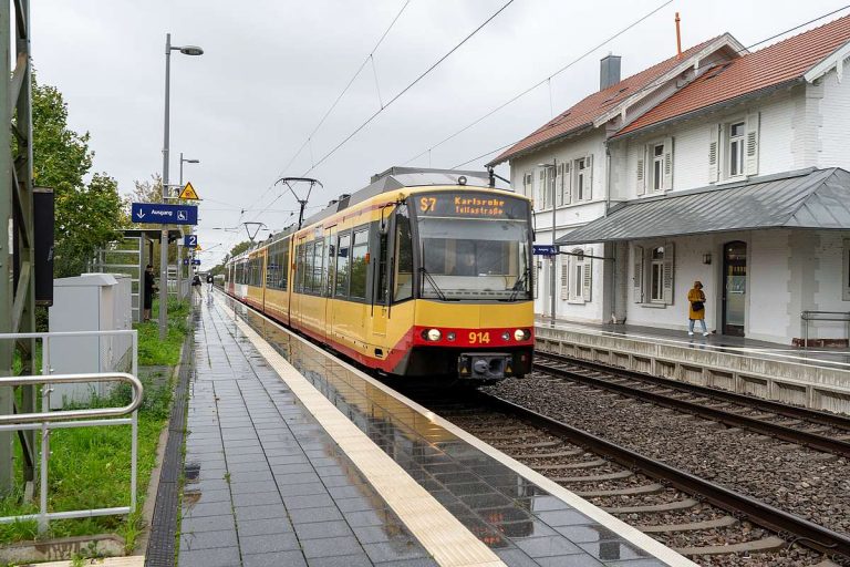 Zwölf Tage Sperrung zwischen Ötigheim und Karlsruhe: Bauarbeiten legen wichtige Pendlerstrecke lahm – Das müssen Sie jetzt wissen
