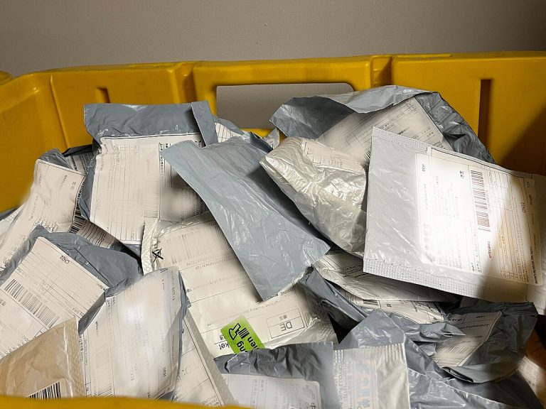 Plötzlich Saatgut im Briefkasten: Mysteriöse Flut aus China! 65.000 Tütchen gestoppt Plötzlich Saatgut im Briefkasten: Mysteriöse Flut aus China! 65.000 Tütchen gestoppt