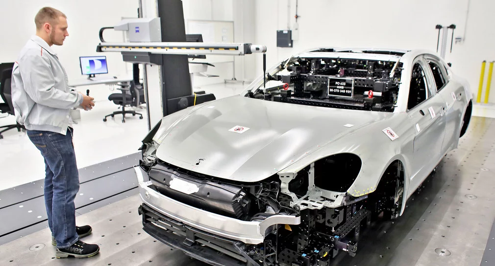 Hoffmeister-Kraut warnt: „50.000 Jobs weg – Automobilwirtschaft braucht EU-Hilfe!“