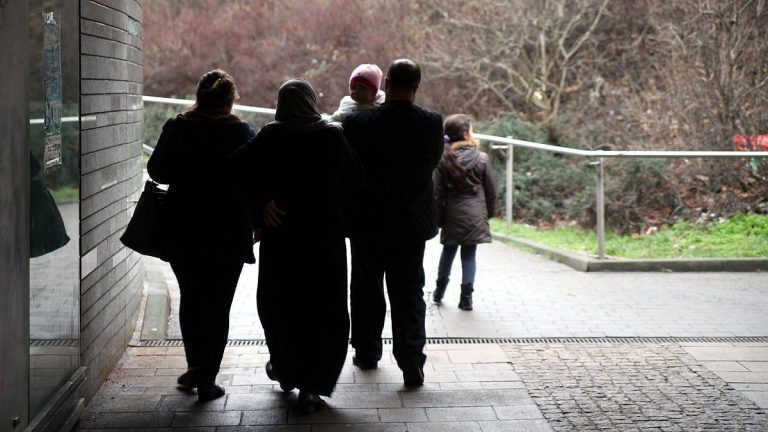 Bundestag: Gutachten kritisiert schwarz-roten Asyl-Plan