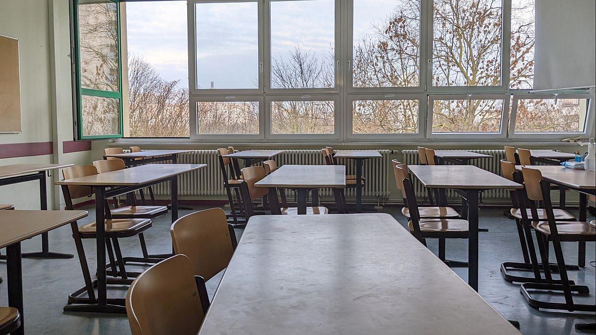 Beamtenbund lehnt Verbeamtungsstopp für Lehrer entschieden ab