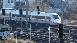 Petition an Bahn übergeben: Protest gegen Ende der Familienreservierung