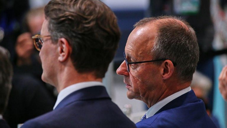 NRW: SPD kritisiert Wüst und Merz