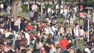 Berlin: Junge Abgeordnete beklagen fehlenden Fokus auf ihre Generation
