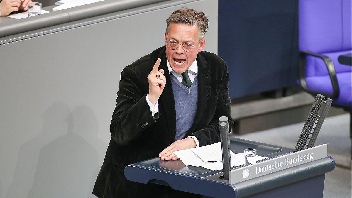 Berlin: Grüne und Linke kritisieren Dobrindts Drohnenabwehr-Pläne