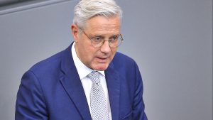 Nach Drohnenvorfall: Röttgen fordert Abwehrdrohnen für die Bundeswehr