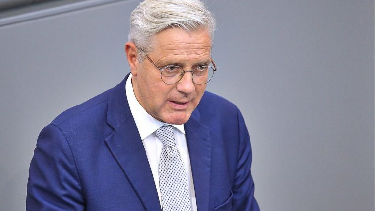 Nach Drohnenvorfall: Röttgen fordert Abwehrdrohnen für die Bundeswehr