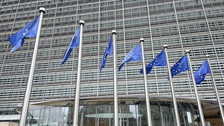 Brüssel: EU und Indonesien schließen historisches Freihandelsabkommen ab