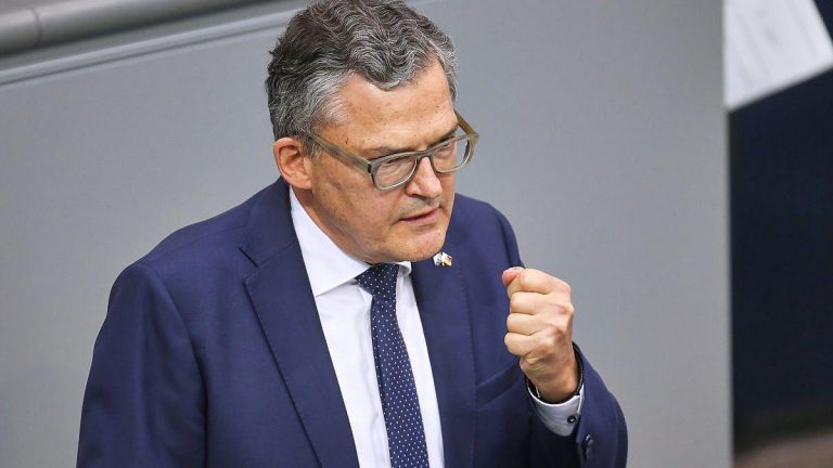 Nach Drohnen-Vorfällen in Europa: Kiesewetter fordert Ausrufung des Spannungsfalls