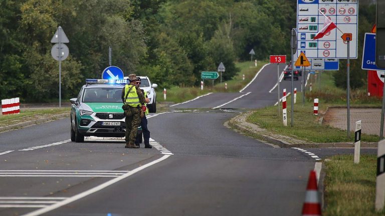 Grenzkontrollen an deutschen Grenzen: Überstunden bei Bundespolizei schnellen in die Höhe Grenzkontrollen an deutschen Grenzen: Überstunden bei Bundespolizei schnellen in die Höhe
