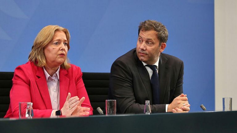 Neuer Zoff in der SPD: Politiker fordern Offensive nach NRW-Wahlpleite