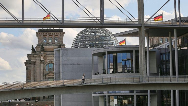 Bundestag lehnt Hausausweise für Mitarbeiter ab