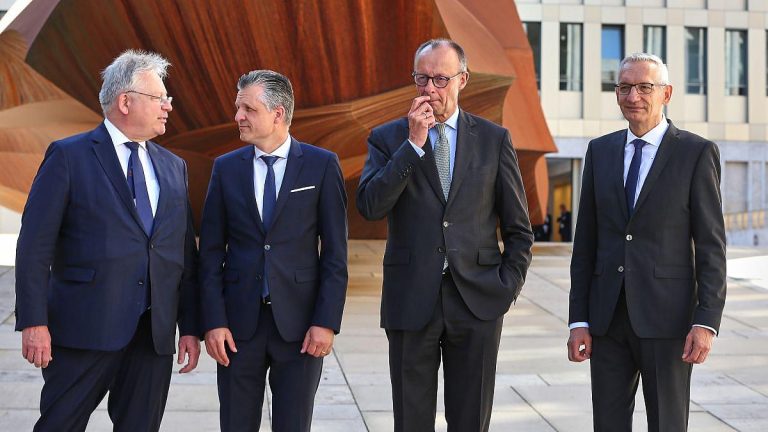 „Täglich Angriffe auf unsere Infrastruktur“ – Merz warnt beim BND vor ernster Sicherheitslage