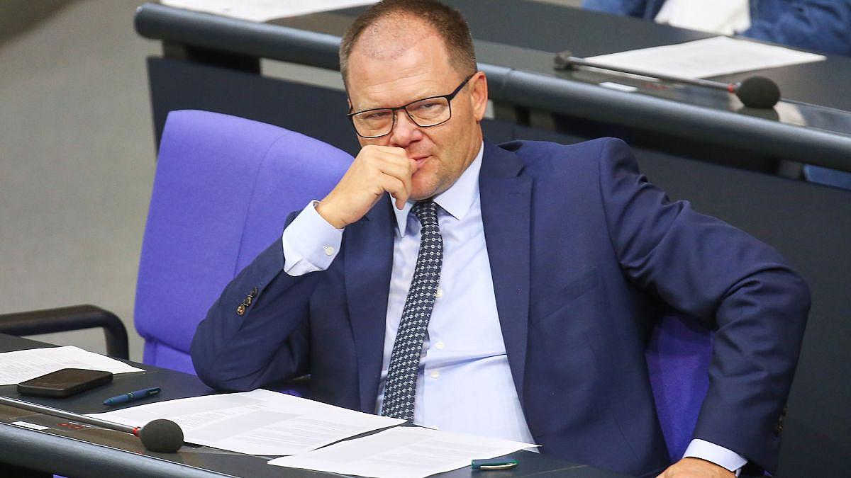 Bundesumweltminister Schneider kritisiert Energiepolitik im Handelsblatt