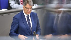 Verkehrsminister Schnieder fordert Flexibilität bei Sondervermögen im Bundestag