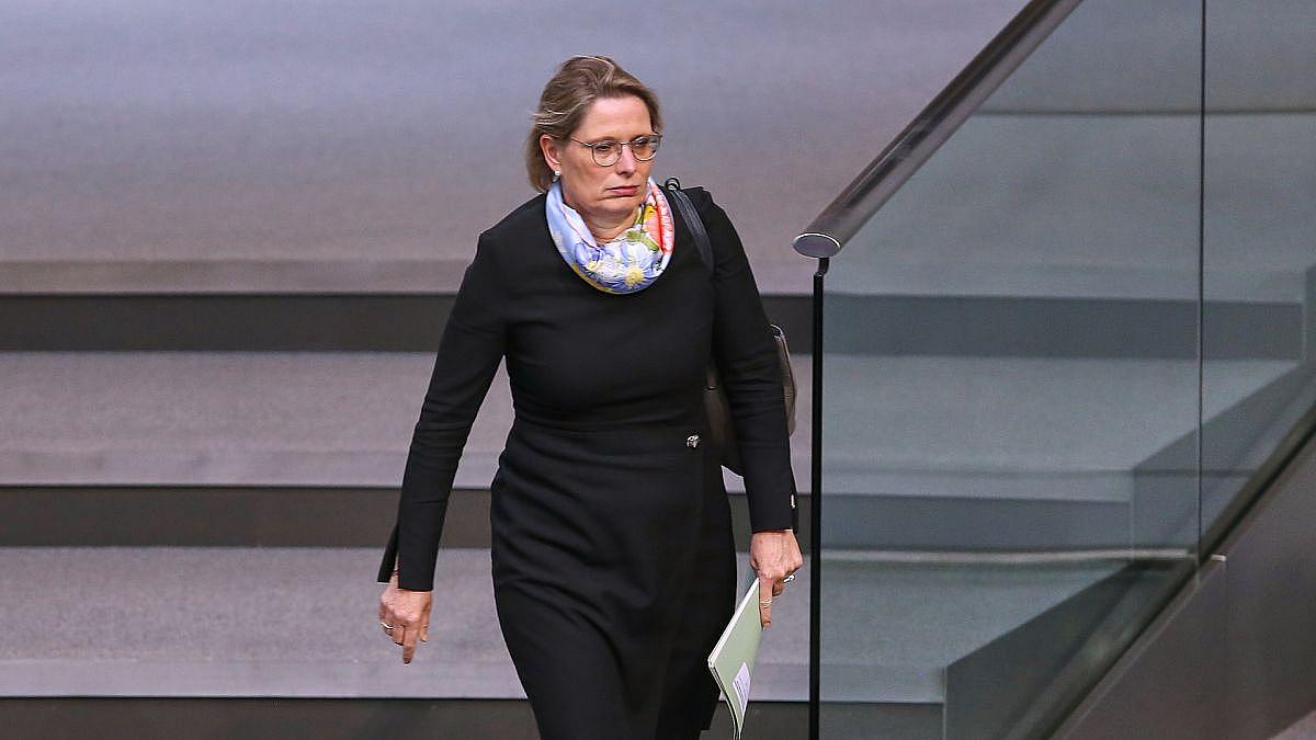 Bundesjustizministerin Hubig strebt Fußfessel bei häuslicher Gewalt an