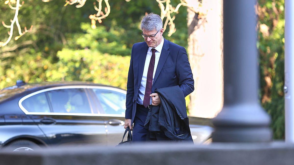 Bundesverkehrsminister Schnieder kollabiert in Villa Borsig