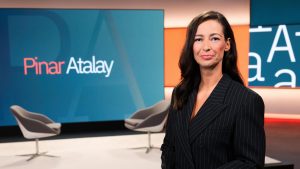 Bundeskanzler Friedrich Merz stellt sich Pinar Atalay – Hochkarätiger Auftakt für neuen ntv-Talk