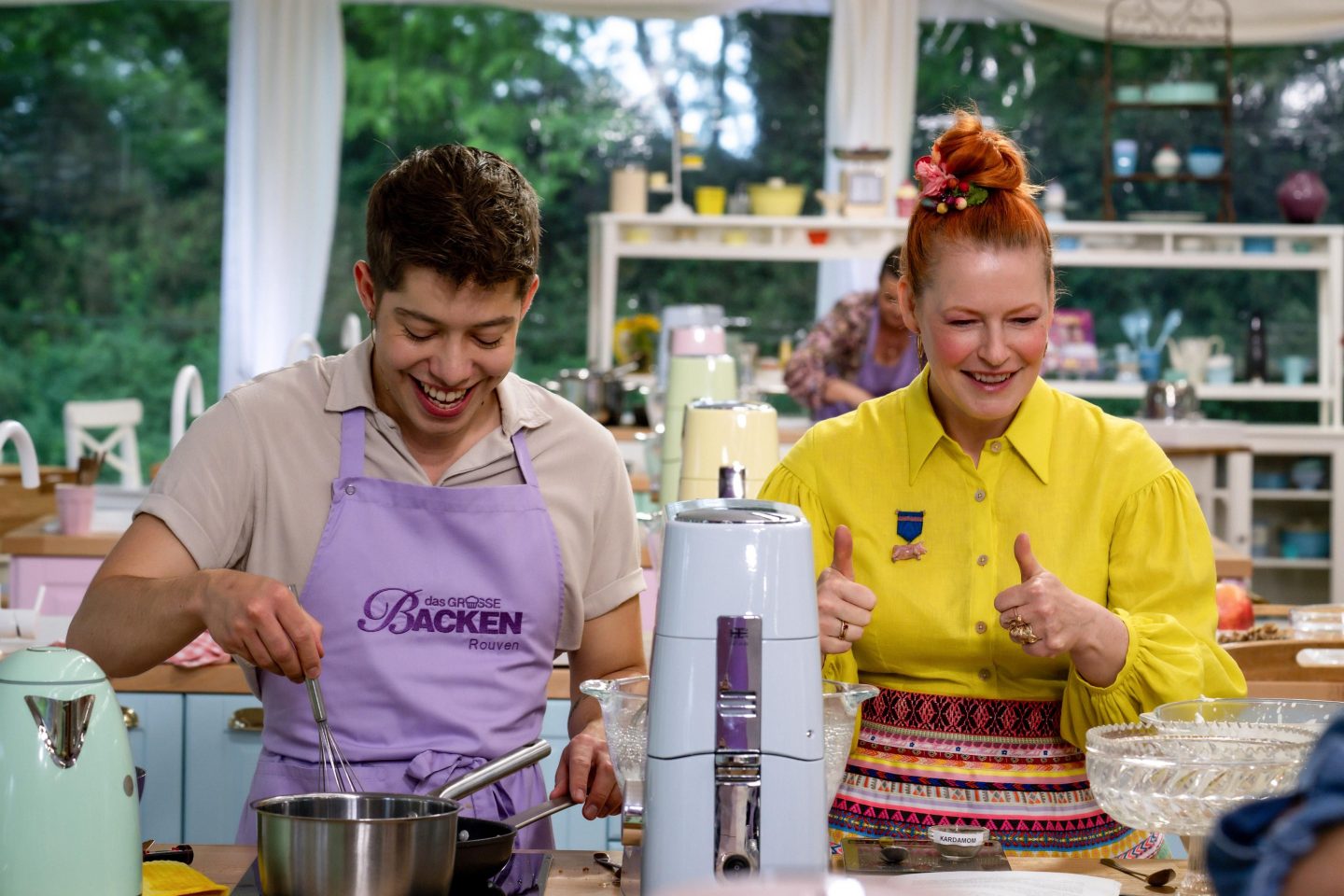 „Das große Backen“ heute: Wer scheitert an der Schoko-Challenge – und wer zaubert den Gravity-Knaller?