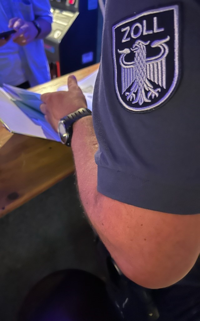 HZA-HN: Verstöße beim Pizzalieferdienst/Verdacht der Urkundenfälschung und illegalen Aufenthalts