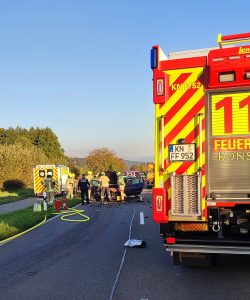 Verkehrsunfall auf der L219 bei Konstanz: PKW kollidiert mit Bagger
