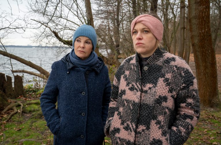 „Wendepunkt – Der Usedom-Krimi“: Ein Mord, ein Geheimnis – und eine Vergangenheit, die nicht ruhen will – Katrin Sass ermittelt in ihrem 25. Fall „Wendepunkt – Der Usedom-Krimi“: Ein Mord, ein Geheimnis – und eine Vergangenheit, die nicht ruhen will – Katrin Sass ermittelt in ihrem 25. Fall