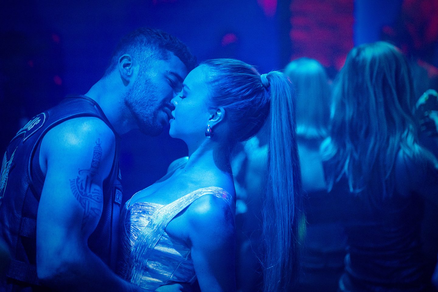 „Jenseits der Spree – Carlotta“ heute: Tochter undercover in Rockerbande! So spannend wird der neue ZDF-Krimi mit gefährlicher Liebe