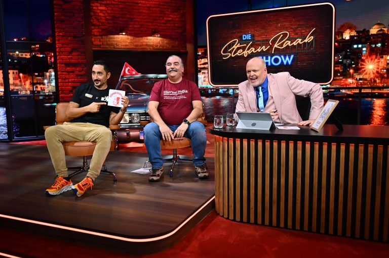 „Die Stefan Raab Show“ heute: Eko Fresh live, Frisör-Fail und türkische Tänze