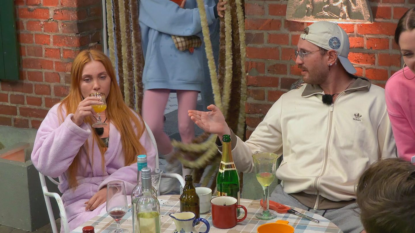 Heute beim "Sommerhaus der Stars": Plötzlich sind sie da – dieses Paar bringt heute neues Chaos AFA5C