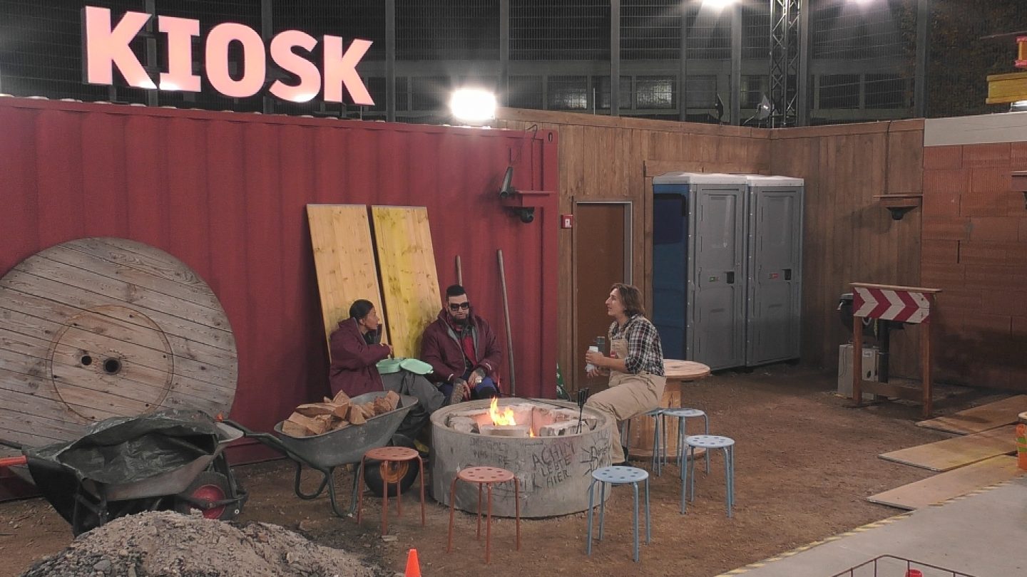 Harald Glööckler unter Druck: Heute fällt die erste Entscheidung bei „Promi Big Brother“ – wer fliegt als erstes aus dem Container? PBB2025 Show07 3290123