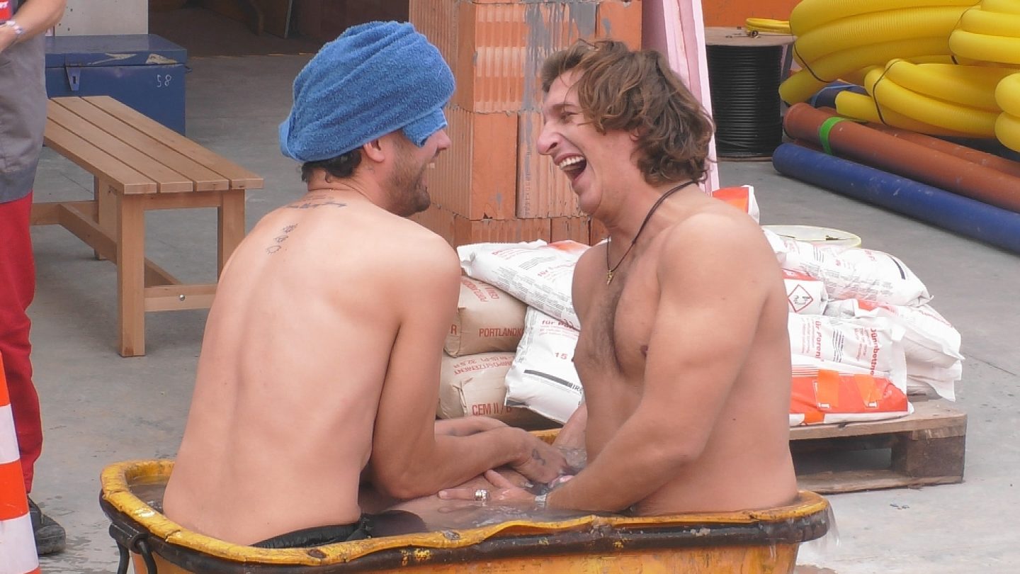Harald Glööckler unter Druck: Heute fällt die erste Entscheidung bei „Promi Big Brother“ – wer fliegt als erstes aus dem Container? PBB2025 Show6 3