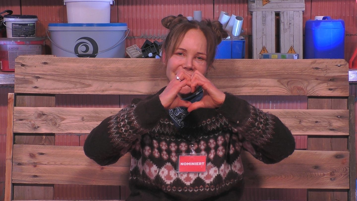 Heute bei „Promi Big Brother“: Tränen, Familien-Abrechnung – und eine irre Badewannen-Show PBB2025 Show6 3289995