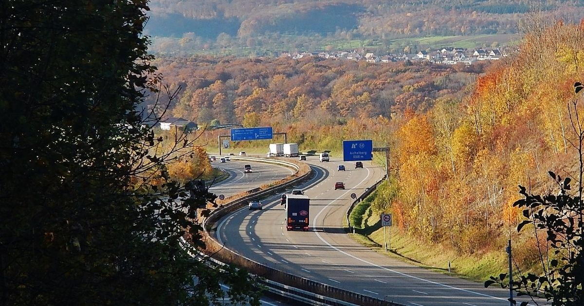 Vollsperrung auf der A8: Albaufstieg zwischen Mühlhausen und Merklingen zweimal dicht – das sollten Reisende wissen
