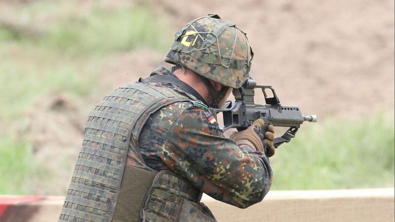 Umfrage: Deutsche befürworten Wiedereinführung der Wehrpflicht vor anstehender Bundestagsdebatte