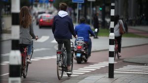 Berlin: Scharping fordert Helmpflicht und Ampel-Revolution